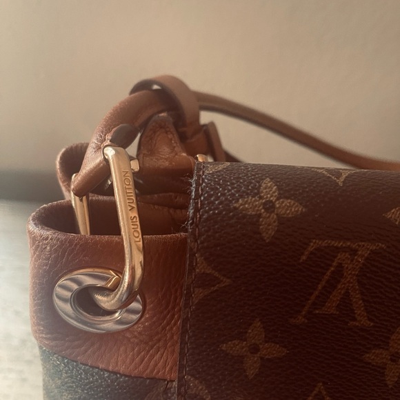 Louis Vuitton Monogram Olympe - Picture 5 of 15